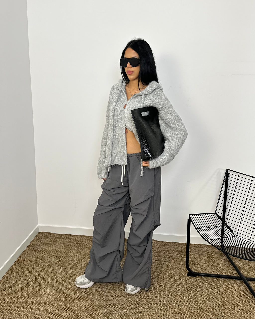 Pantalone over grey