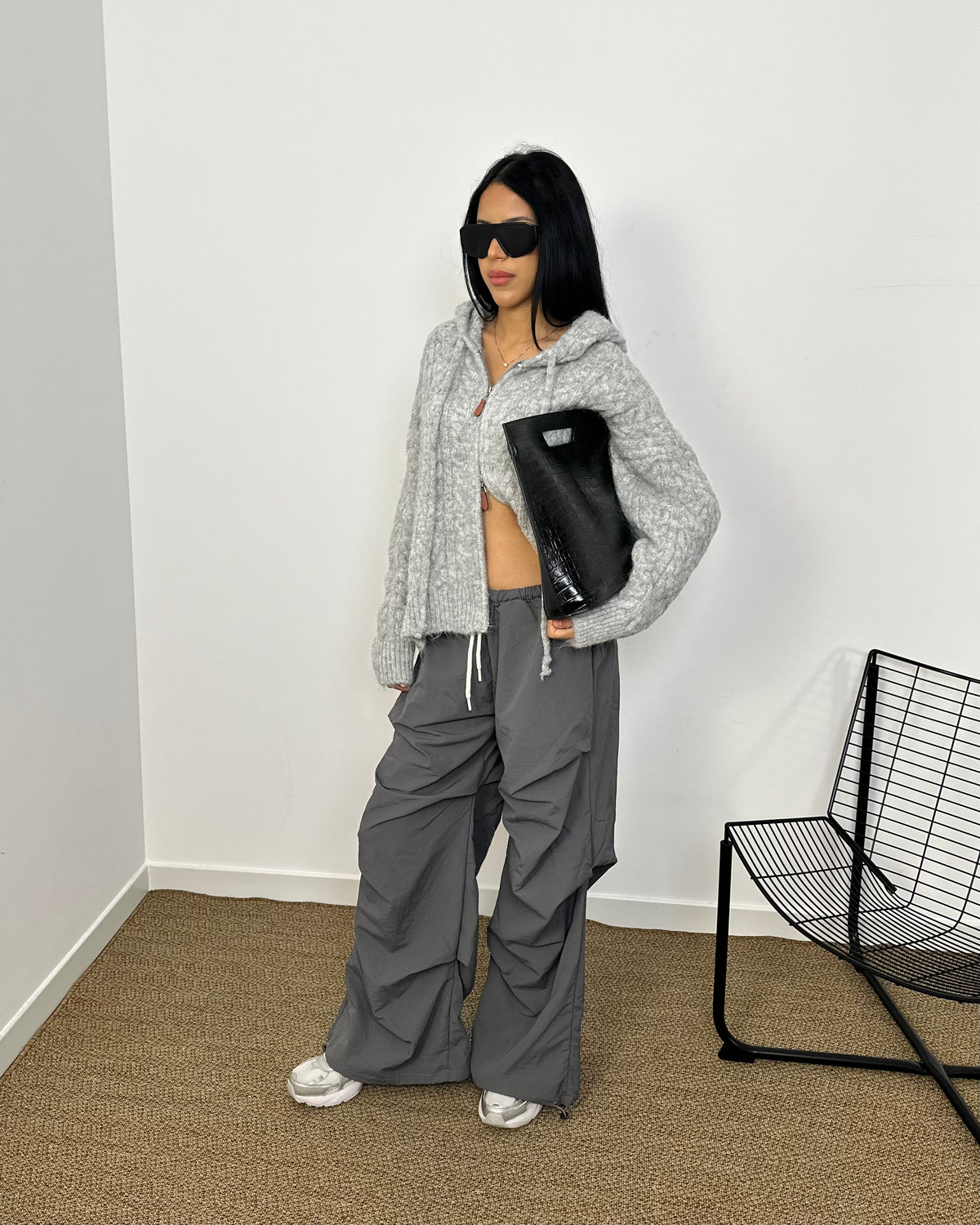 Pantalone over grey