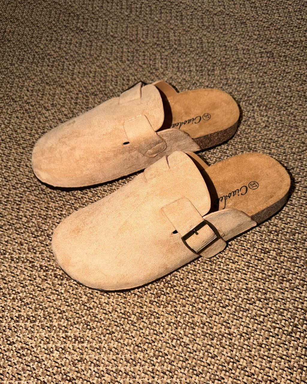 Slippers in simil camoscio